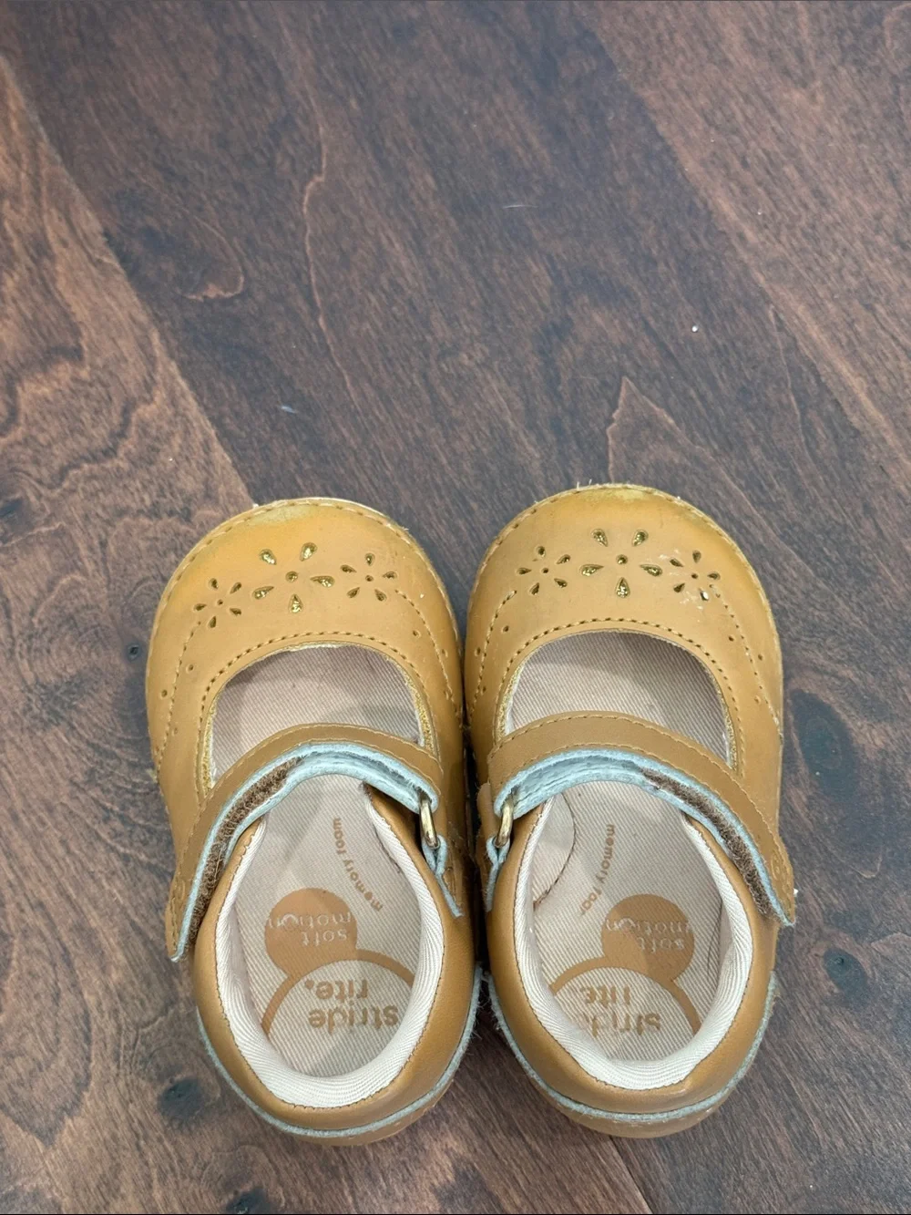 Stride Rite Leather Baby Girls Mary Jane’s Shoes Velcro Strap, size 4 Tan - Picture 8 of 9
